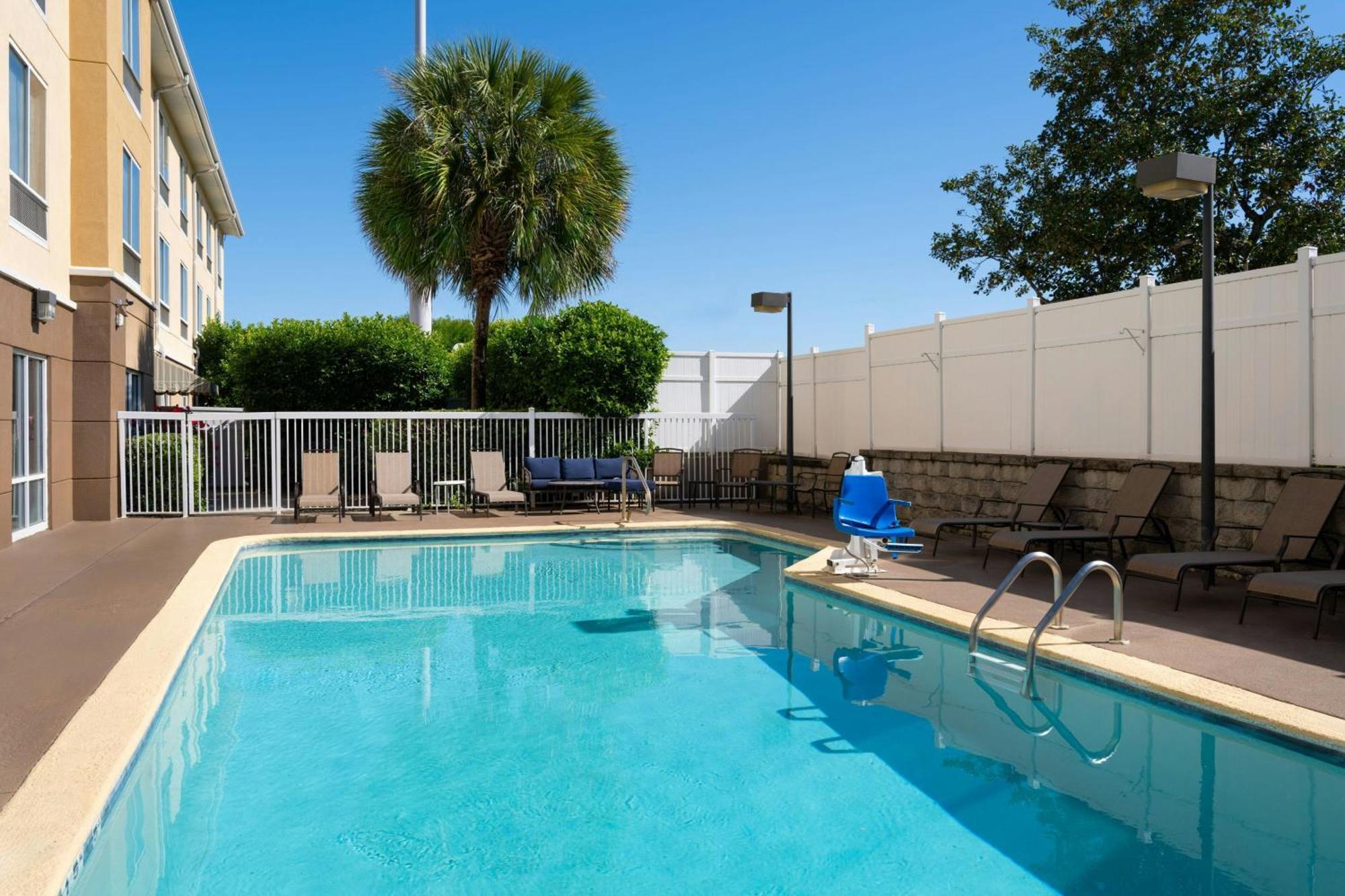 Fairfield Inn And Suites By Marriott Tifton Exterior photo
